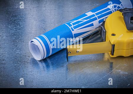 Blue Blueprints ruban sur fond métallique concept de construction. Banque D'Images