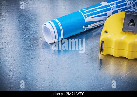 Blue Blueprints ruban mesure sur fond métallique concept de construction. Banque D'Images