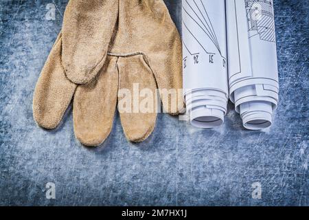Blueimprime des gants de sécurité sur fond métallique concept de construction. Banque D'Images