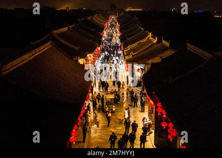 Pékin, province chinoise du Shanxi. 7th févr. 2022. Cette photo aérienne montre une vue sur la ville ancienne de Pingyao pendant le festival de printemps à Jinzhong, dans la province du Shanxi, au nord de la Chine, le 7 février 2022. Credit: CAO Yang/Xinhua/Alay Live News Banque D'Images