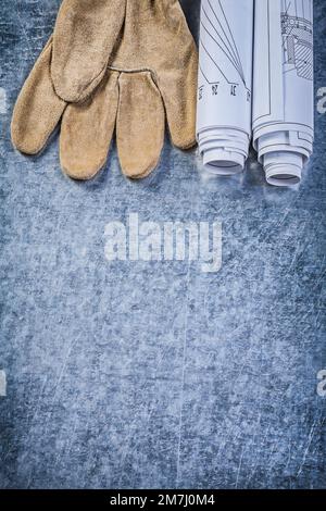 Gants de sécurité en cuir à motifs roulés sur fond métallique concept de construction. Banque D'Images