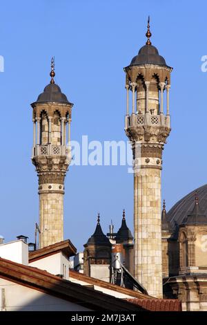 La mosquée Aziziye a été construite pendant la période ottomane en 1867.La mosquée est située dans le Bazar de Bedesten.Konya, Turquie. Banque D'Images