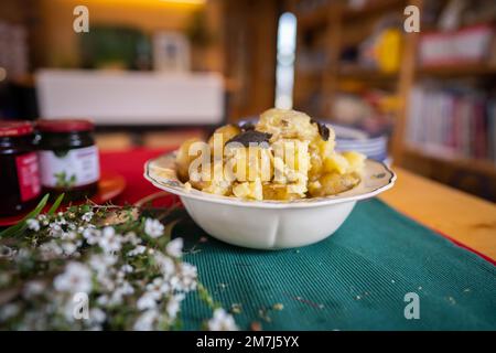 Salade de pommes de terre aux yeux roses de Noël en été à noël en australie Banque D'Images