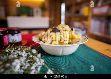 Salade de pommes de terre aux yeux roses de Noël en été à noël en australie Banque D'Images