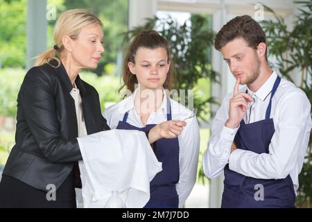 directrice de restaurant et travailleurs féminins Banque D'Images