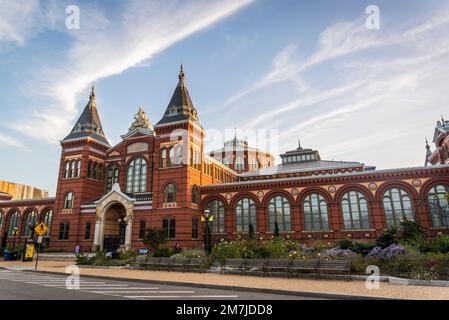 Le bâtiment Arts and Industries, le deuxième plus ancien (après le château) des musées Smithsonian sur le National Mall, Washington, D.C., USA Banque D'Images