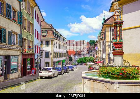 Fontaine de la Samaritaine par la Grande rue de Porrentruy, canton du Jura, Suisse. Banque D'Images