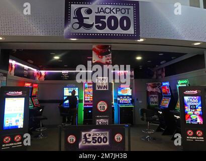 £500 machines à fruits jackpot, Blueprint gaming - Groupe Gauselmann, à la zone de service de l'autoroute Roadchef, pour les joueurs Banque D'Images