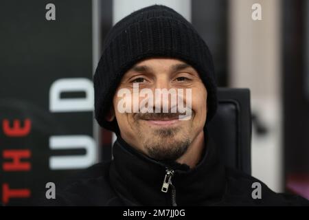 Milan, Italie, 8th janvier 2023. Zlatan Ibrahimovic de l'AC Milan réagit avant de se lancer dans la série Un match à Giuseppe Meazza, Milan. Le crédit photo devrait se lire: Jonathan Moscrop / Sportimage Banque D'Images