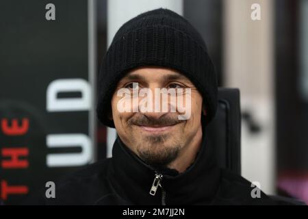 Milan, Italie, 8th janvier 2023. Zlatan Ibrahimovic de l'AC Milan réagit avant de se lancer dans la série Un match à Giuseppe Meazza, Milan. Le crédit photo devrait se lire: Jonathan Moscrop / Sportimage Banque D'Images