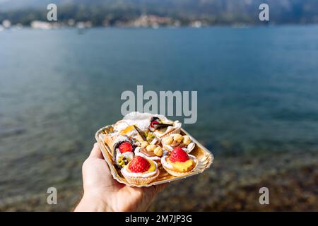 Assortiment de mini gâteaux et tartes, desserts italiens du Bellagio, Italie Banque D'Images