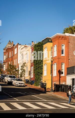 Rue résidentielle de Georgetown, un quartier historique et luxueux, et quartier commercial et de divertissement, Washington, D.C., USA Banque D'Images