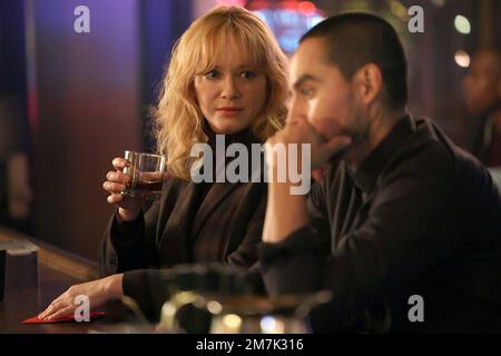 Bonnes filles Christina Hendricks et Manny Montana Banque D'Images