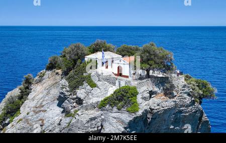 Vue rapprochée de la petite église d'Agios Ioannis sur l'île de Skopelos Banque D'Images