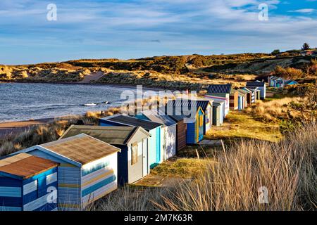 Village de Hopeman Moray Coast Ecosse variété en taille et couleur une longue rangée de cabanes de plage Banque D'Images