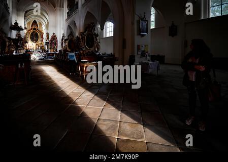 L’église de la Vierge Marie du monastère prémontréatensien de Zeliv, en République tchèque, est un site du patrimoine national, un lieu de pèlerinage populaire. Photo : la pièce de lumière de l’architecte tchèque Santini dans l’église de Zeliv, République tchèque, 8 septembre 2022. (CTK photo/Lubos Pavlicek) Banque D'Images