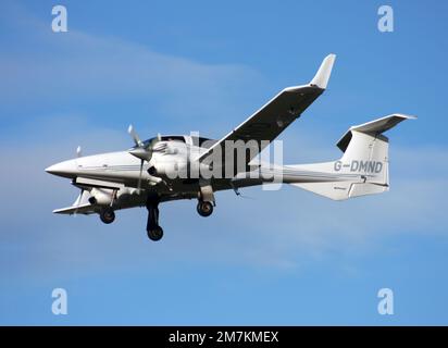 Diamond DA-42 Twin Star Landing à l'aéroport de Brighton City Banque D'Images