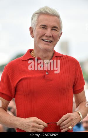 Le cinéaste Baz Luhrmann pose lors de la séance photo du film "Elvis" à l'occasion du Festival de Cannes sur 26 mai 2022 Banque D'Images