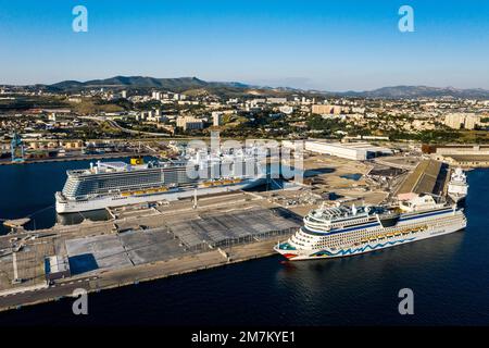 Marseille (sud-est de la France) : paquebots de croisière le long du quai dans le Grand port maritime de Marseille (GPMM), terminal de croisière de Marseille Provence, MPCT. Banque D'Images