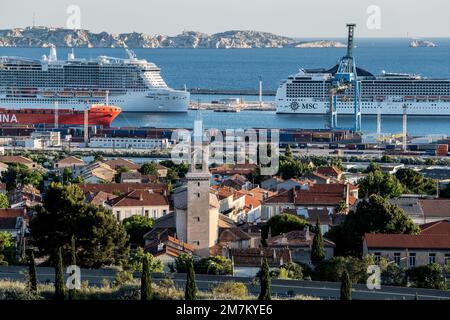 Marseille (sud-est de la France) : paquebots de croisière le long du quai dans le Grand port maritime de Marseille (GPMM), terminal de croisière de Marseille Provence, MPCT. Banque D'Images