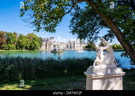 Fontainebleau (région de Paris) : le château et l'étang de carpes Banque D'Images