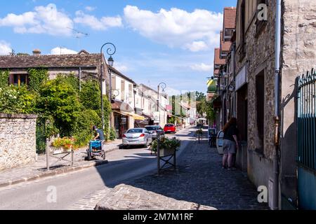 Barbizon (région de Paris) : ÒGrande RueÓ, rue principale du village où vivaient de nombreux peintres post-impressionnistes Banque D'Images