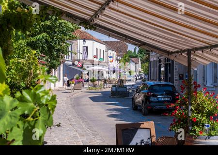 Barbizon (région de Paris) : ÒGrande RueÓ, rue principale du village où vivaient de nombreux peintres post-impressionnistes Banque D'Images