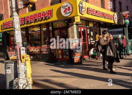 L'établissement de Chelsea Papaya dans le quartier de Chelsea à New York lundi, 9 janvier 2023. (© Richard B. Levine) Banque D'Images