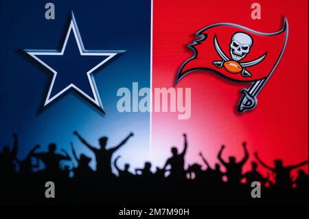 TAMPA BAY, États-Unis, 10 JANVIER 2023 : Dallas Cowboys contre Tampa Bay Buccaneers. NFL Wild Card Round 2023, Silhouette des fans qui soutiennent l'équipe et les cheeri Banque D'Images