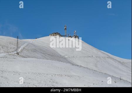 Mont Terminillo, Italie. 10th janvier 2023. Monte Terminillo - 10 janvier 2023 les touristes apprécient les neige du Mont Terminillo, une station de ski dans le centre des Apennines dans la province de Rieti Mont Terminillo - 10 janvier 2023 les touristes apprécient les neige du Mont Terminillo, Une station de ski dans le centre des Apennines dans la province de Rieti Credit: Agence de photo indépendante/Alay Live News Banque D'Images