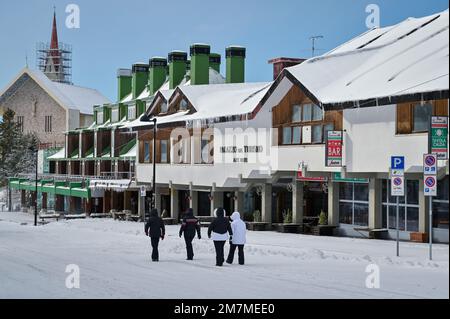 Mont Terminillo, Italie. 10th janvier 2023. Monte Terminillo - 10 janvier 2023 les touristes apprécient les neige du Mont Terminillo, une station de ski dans le centre des Apennines dans la province de Rieti Mont Terminillo - 10 janvier 2023 les touristes apprécient les neige du Mont Terminillo, Une station de ski dans le centre des Apennines dans la province de Rieti Credit: Agence de photo indépendante/Alay Live News Banque D'Images