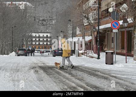 Mont Terminillo, Italie. 10th janvier 2023. Monte Terminillo - 10 janvier 2023 les touristes apprécient les neige du Mont Terminillo, une station de ski dans le centre des Apennines dans la province de Rieti Mont Terminillo - 10 janvier 2023 les touristes apprécient les neige du Mont Terminillo, Une station de ski dans le centre des Apennines dans la province de Rieti Credit: Agence de photo indépendante/Alay Live News Banque D'Images