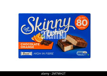 Boîte de culpabilité Free Skinny whip chocolat orange barres d'en-cas haut en fibres moins de 80 calories isolées sur fond blanc Banque D'Images