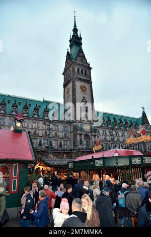 Allemagne, Hambourg, marché de noël, visiteurs Banque D'Images