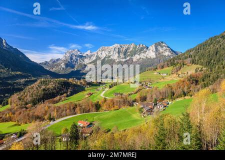 Allemagne, Bavière, Berchtesgadener Land, Ramsau, Soleleitungsweg, Vue sur Reiter Alm près de Gerstrit Banque D'Images