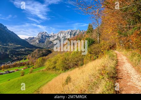 Allemagne, Bavière, Berchtesgadener Land, Ramsau, Soleleitungsweg, Vue sur Reiter Alm près de Gerstrit Banque D'Images