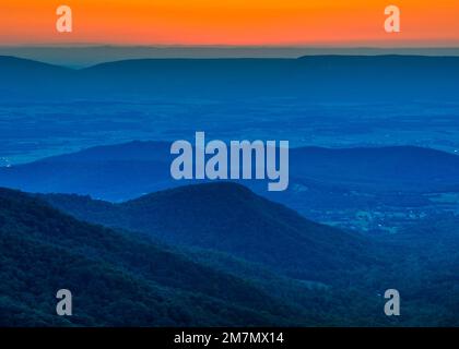 Juin coucher de soleil sur les Appalaches, Parc national de Shenandoah Virginia USA, Virginie Banque D'Images