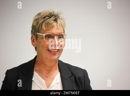 Holzwickede, Rhénanie-du-Nord-Westphalie, Allemagne - Ulrike Drossel, maire de Holzwickede, lors d'un événement de presse pour le projet hydrogène H2HoWi à Holzwickede près de Dortmund. Banque D'Images