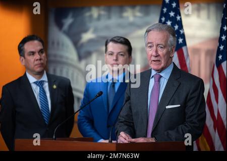 ÉTATS-UNIS Le représentant Richard Neal, D-ma., s'exprime lors d'une conférence de presse du caucus démocrate de la Chambre des communes, dans la deuxième semaine du Congrès de 118th au Capitole des États-Unis à Washington, DC, mardi, 10 janvier 2023. (Photo de Craig Hudson/Sipa USA) crédit: SIPA USA/Alay Live News Banque D'Images
