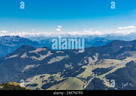 Vue depuis le sommet de Wendelstein, 1838 m, sur le paysage de montagne, Sudelfeld, derrière Großglockner, 3798 m, Glocknergruppe, Bayrischzell, haute-Bavière, Bavière, Allemagne, Europe Banque D'Images