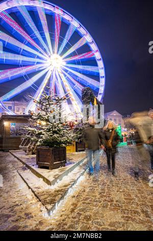 Ferris Wheel sur le Koberg à Lübeck à l'heure de Noël, Schleswig-Holstein, Allemagne Banque D'Images