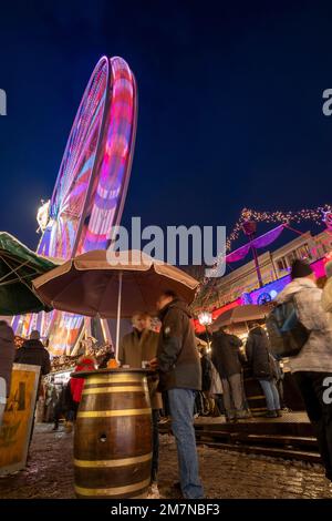 Ferris Wheel sur le Koberg à Lübeck à l'heure de Noël, Schleswig-Holstein, Allemagne Banque D'Images