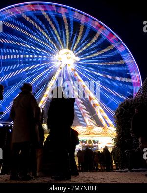 Ferris Wheel sur le Koberg à Lübeck à l'heure de Noël, Schleswig-Holstein, Allemagne Banque D'Images