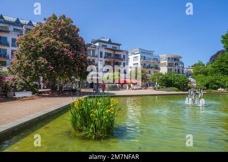 Fontaine de cheval de mer dans les jardins du spa, Timmendorfer Strand, la baie de Lübeck, la mer Baltique, le Schleswig-Holstein, Allemagne, Europe Banque D'Images