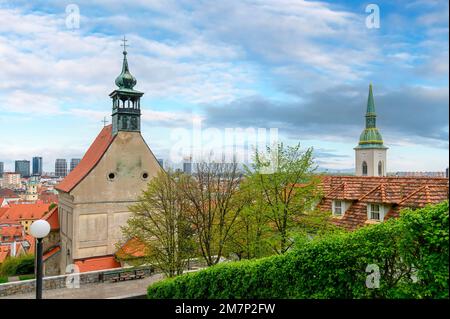 Temple de Saint Nicholas et St. Cathédrale de Martin à Bratislava, Slovaquie. Cathédrale catholique gothique romane datant de 13th ans Banque D'Images