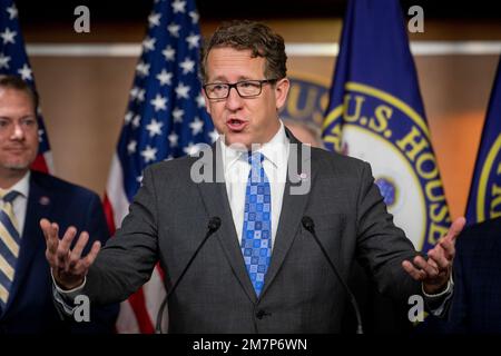 Washington, États-Unis d'Amérique. 10th janvier 2023. Adrian Smith (républicain du Nebraska), représentant des États-Unis, fait des remarques lors d'une conférence de presse au Capitole des États-Unis à Washington, DC, mardi, 10 janvier 2023. Crédit: Rod Lamkey/CNP/Sipa USA crédit: SIPA USA/Alay Live News Banque D'Images