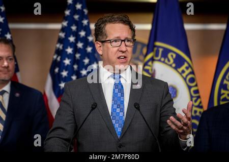 Washington, États-Unis d'Amérique. 10th janvier 2023. Adrian Smith (républicain du Nebraska), représentant des États-Unis, fait des remarques lors d'une conférence de presse au Capitole des États-Unis à Washington, DC, mardi, 10 janvier 2023. Crédit: Rod Lamkey/CNP/Sipa USA crédit: SIPA USA/Alay Live News Banque D'Images