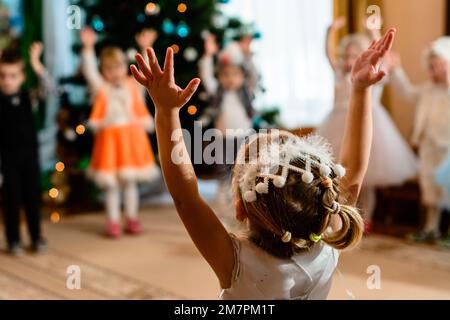 Ivano-Frankivsk, Ukraine 22 décembre 2021: Vacances du nouvel an pour les enfants de la maternelle. Banque D'Images