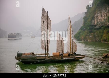 Bateau à voile Jonque Chinoise, Shennong Stream, Province de Hubei, Yangtze River, Chine Banque D'Images