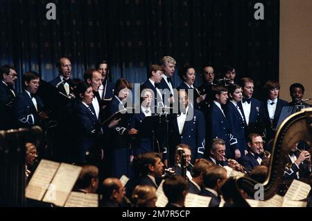 Le groupe Air Force se produit lors d'un concert de Noël au D.A.R. Salle de la Constitution. Base: Washington État: District de Columbia (DC) pays: Etats-Unis d'Amérique (USA) Banque D'Images